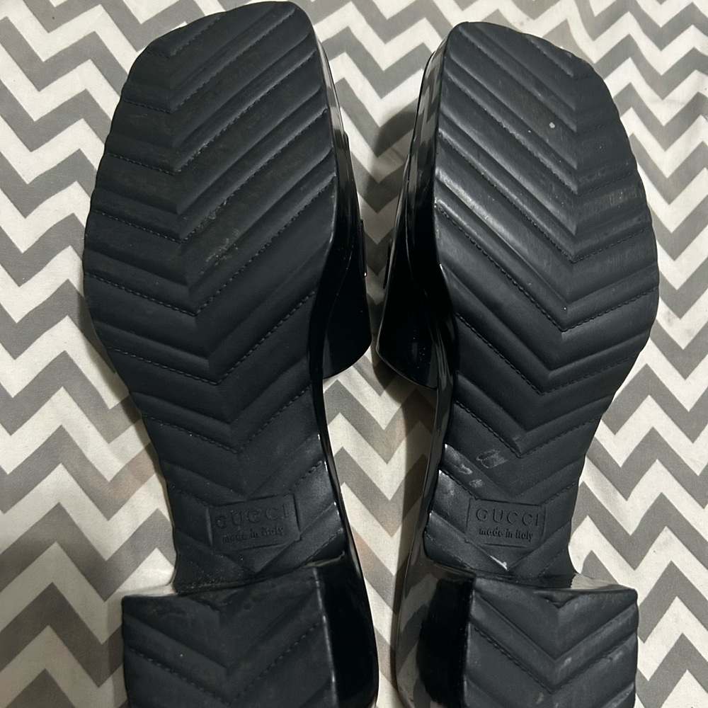 Gucci Black Sandals Elegant Slide Design - Picture 4 of 6